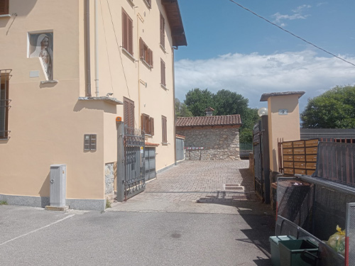 Ripristino facciata muraria - raschiatura, consolidante, rasatura con rasante minerale e finitura con pittura acrilsilossanica antialga